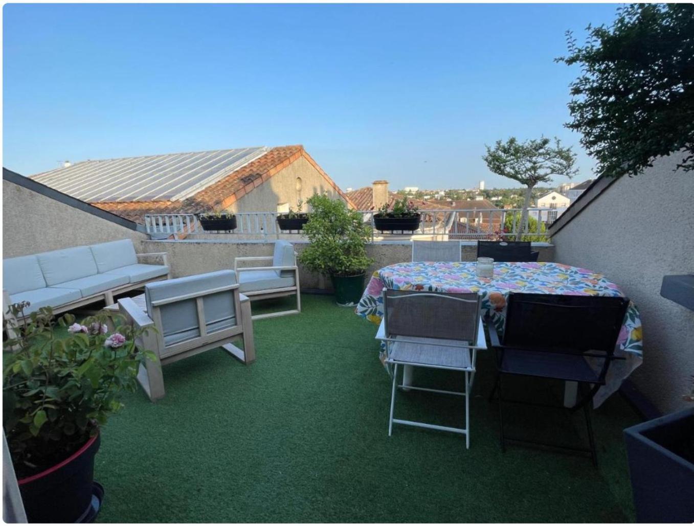 Grand Appartement Hypercentre Avec Terrasse Et Parking Poitiers Exterior photo